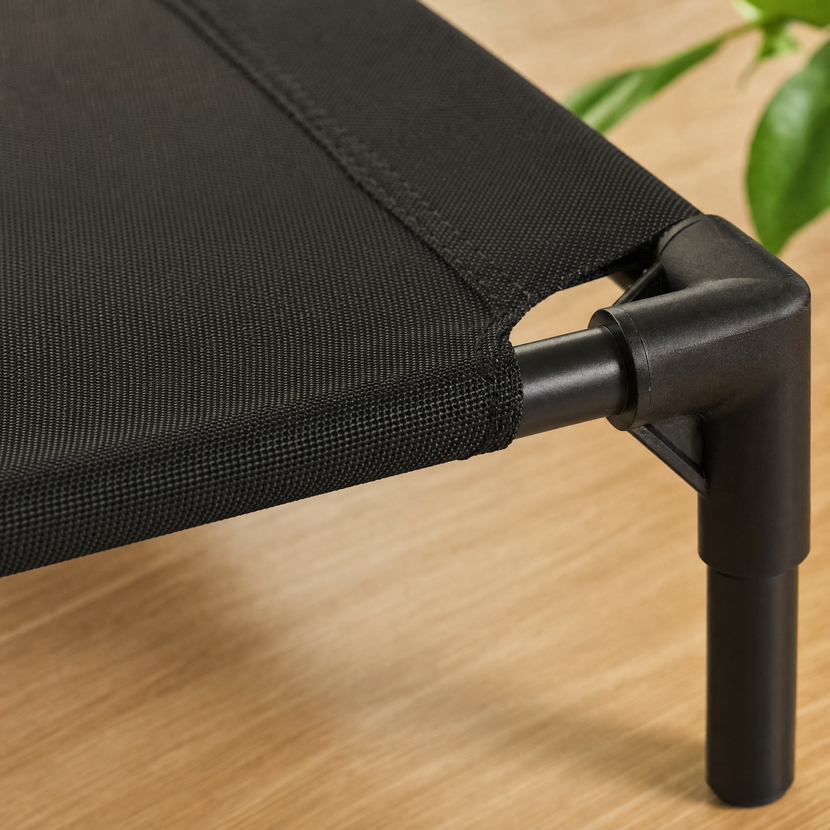 Guardian Raised Mesh Cooling Dog Bed — detail
