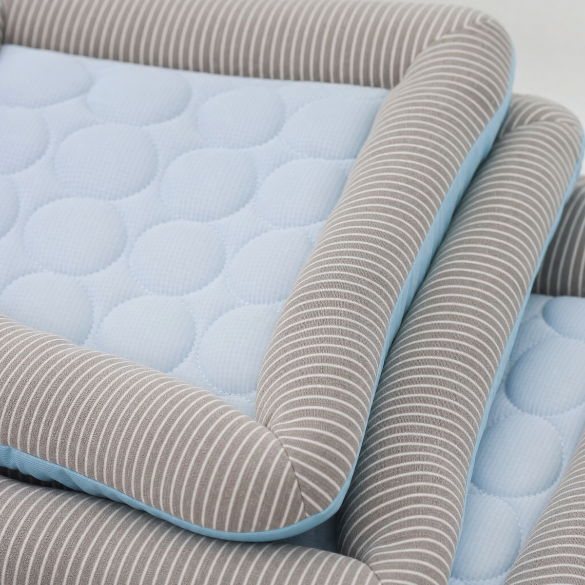 Ice-Silk Cooling Pad Bed for Dogs and Cats — detail